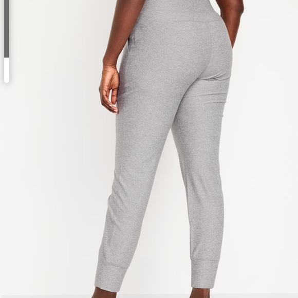 NWT OLD NAVY Extra High-Waisted Cloud+ 7/8 Leggings Color: Heather Gray - Picture 5 of 6